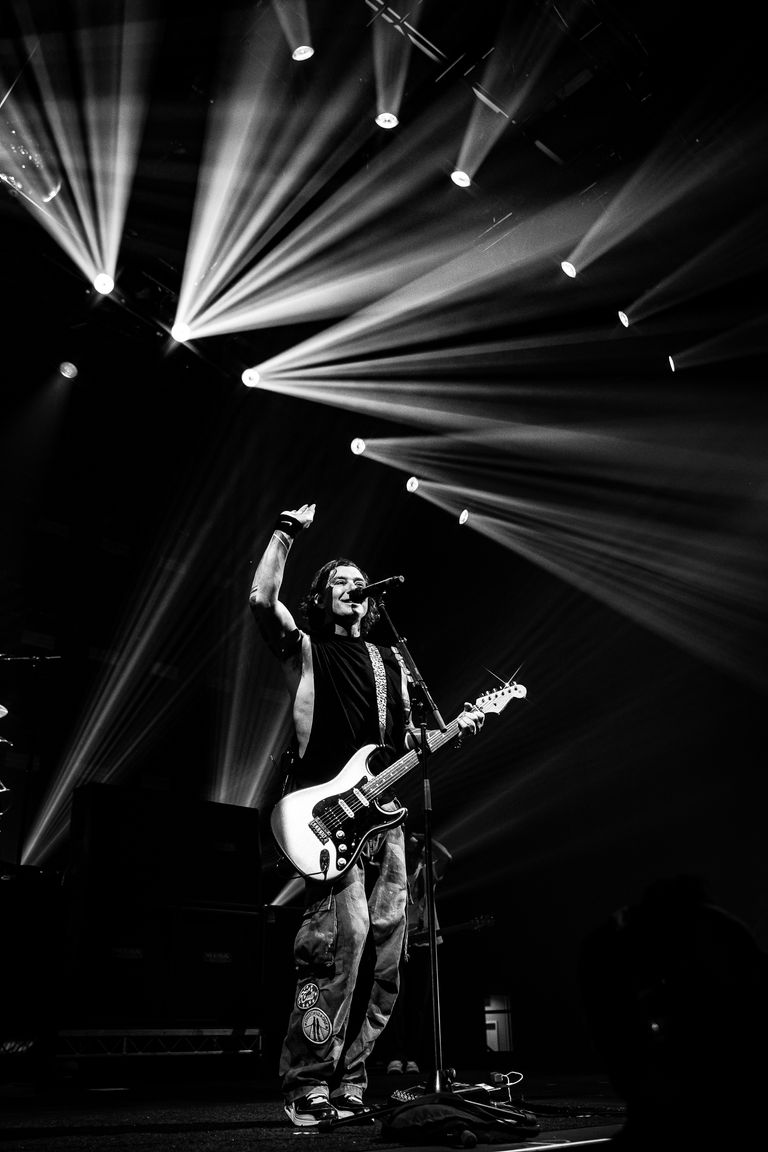 Bush performing live at AEC Theatre in Adelaide